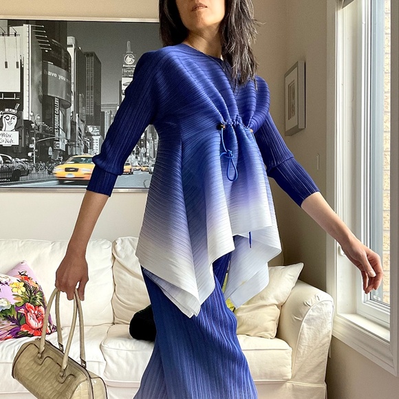 Micropleated blue ombre top - Picture 4 of 17